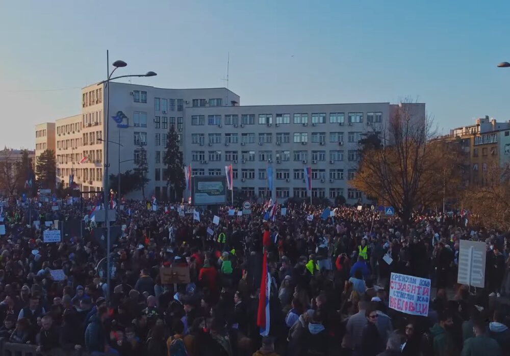 Na-Mostu-Slobode,-Novi-Sad